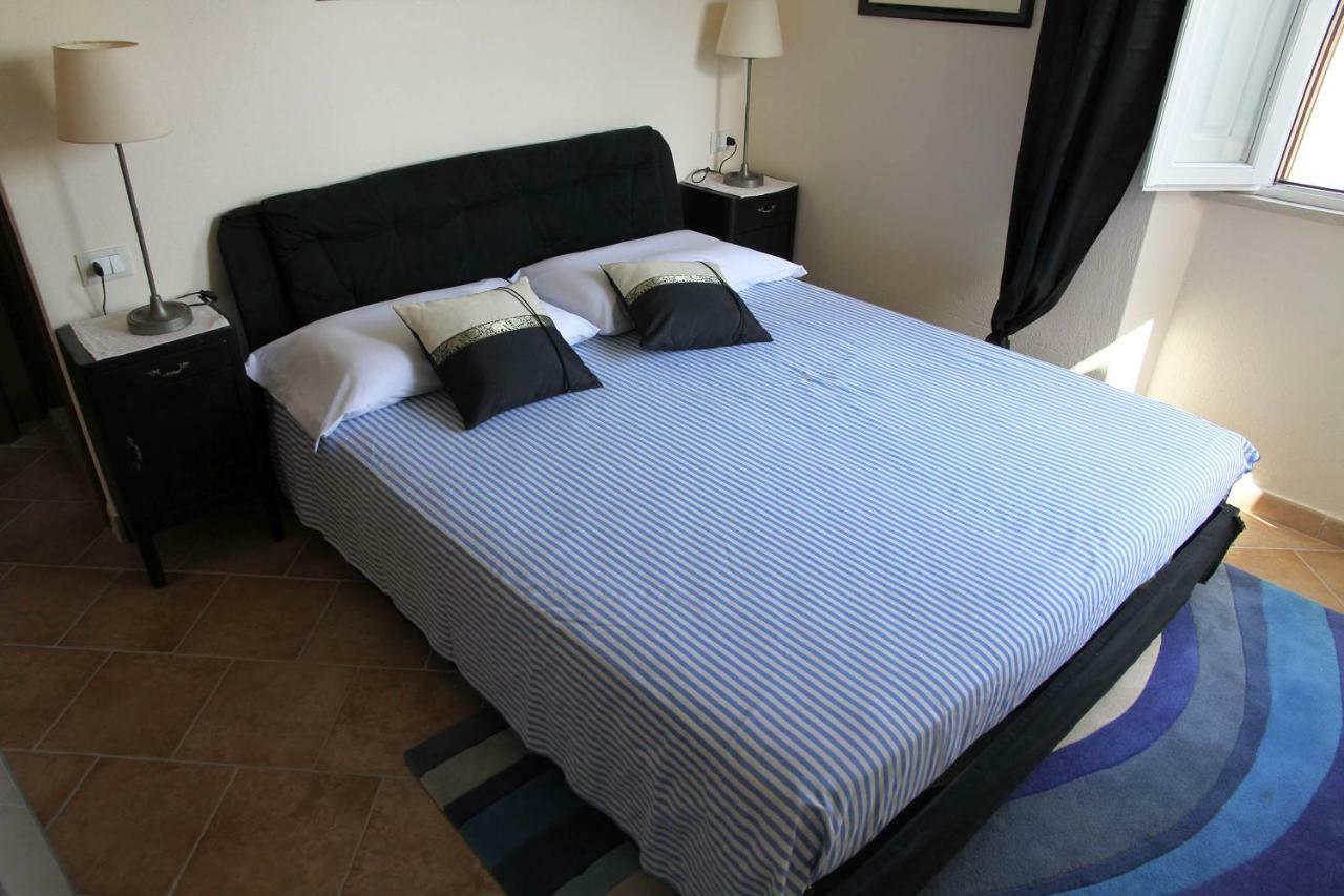 Los Flamingos Bed & Breakfast La Maddalena  Екстериор снимка